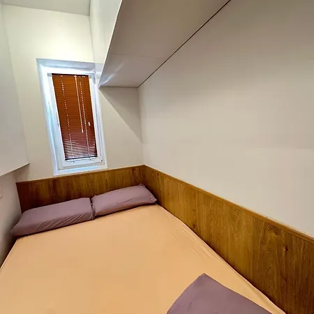 Ida's * تيرانا