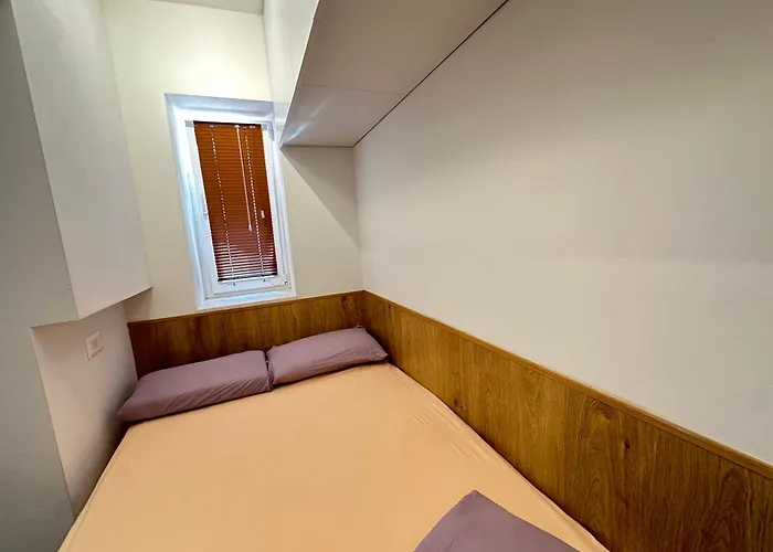 Ida's * تيرانا